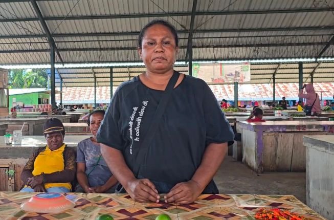 Penjual Pasar Iriati: “Kami Merasa Aman karena Polri Selalu Ada”