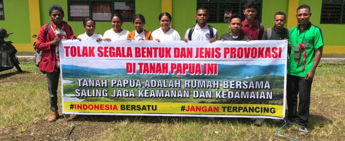 Aksi pengerahan massa oleh mahasiswa Universitas Muhammadiyah Papua Barat (UMPB).