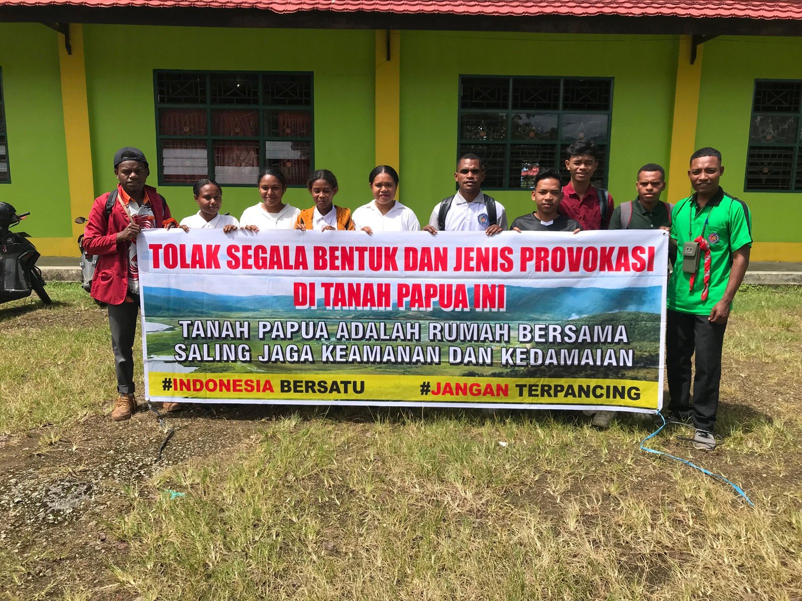 Aksi pengerahan massa oleh mahasiswa Universitas Muhammadiyah Papua Barat (UMPB).
