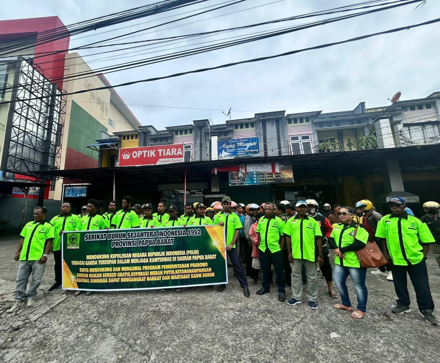 SBSI & Komunitas Ojek Papua Barat Manokwari gelar aksi Deklarasi dukung pemerintah dan Polri.